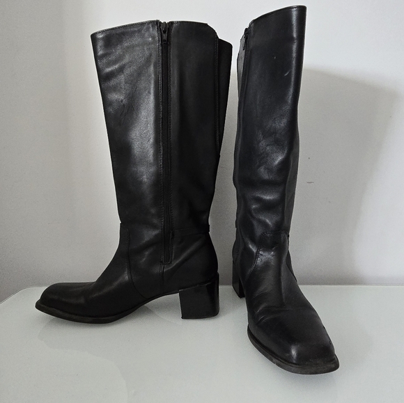 COLLEGE leather square toe block heel boots. Size 9 - Picture 3 of 12